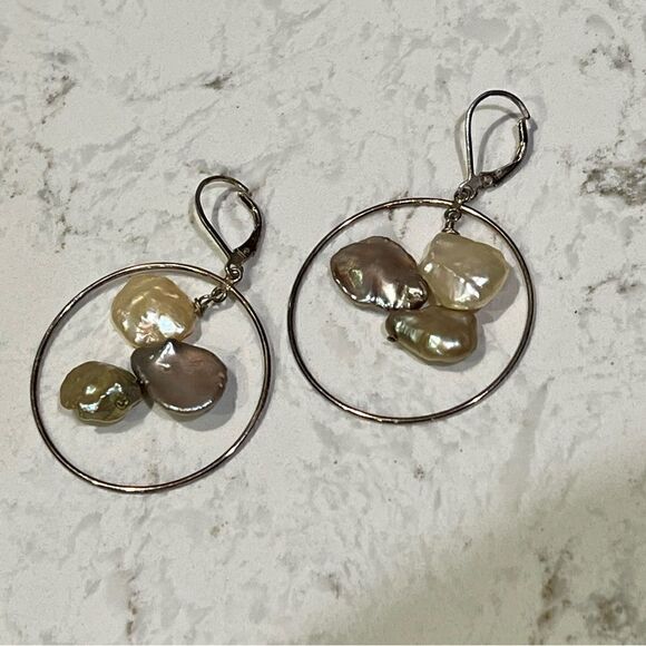 Jewelry - *3/$20* Sterling silver .925 and mother of pearl hoop earrings